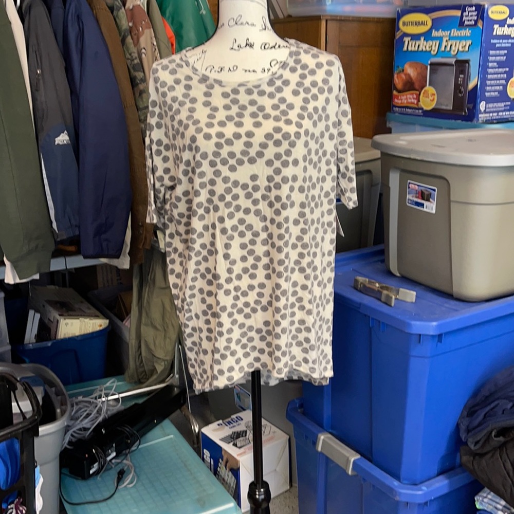 LulaRoe shirt Irma size CSC